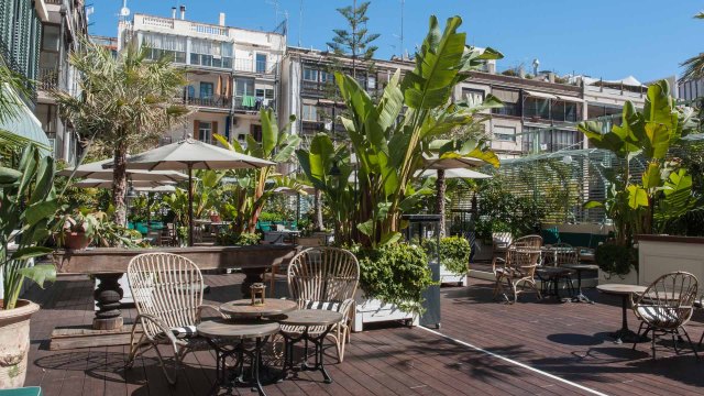 Luxury services at the COTTON HOUSE HOTEL, AUTOGRAPH COLLECTION. Bookshop,  terrace and a roof swimming-pool in the center of Barcelona.